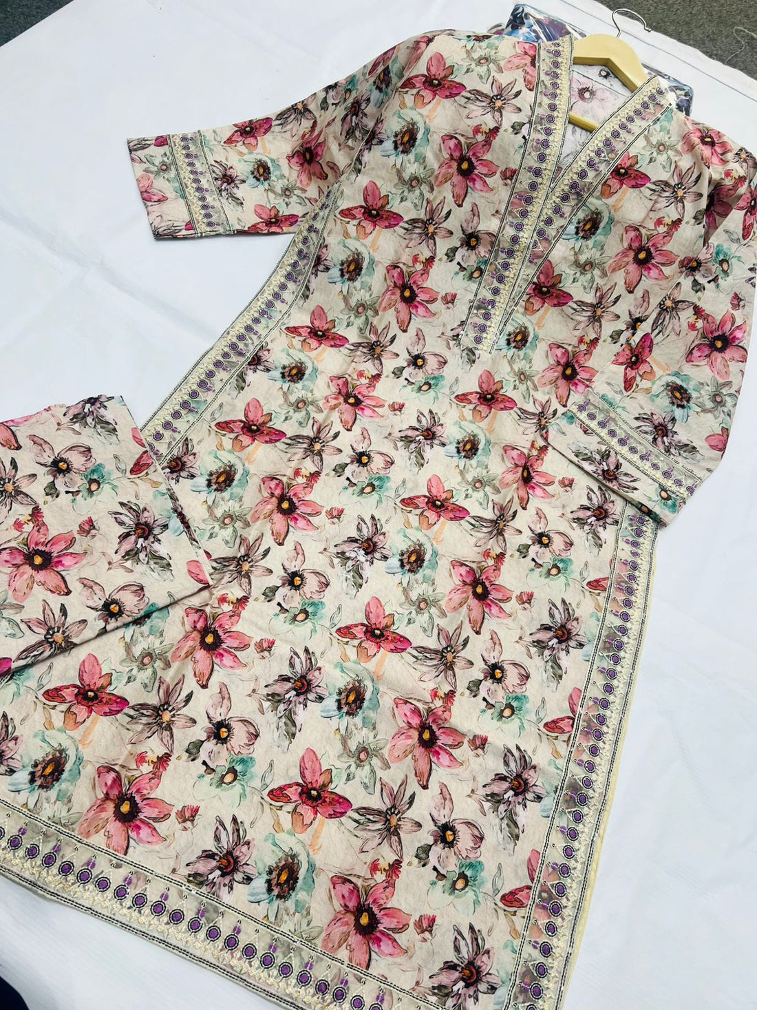 Ebony Floral & Lace 2-Piece Stitched Suit