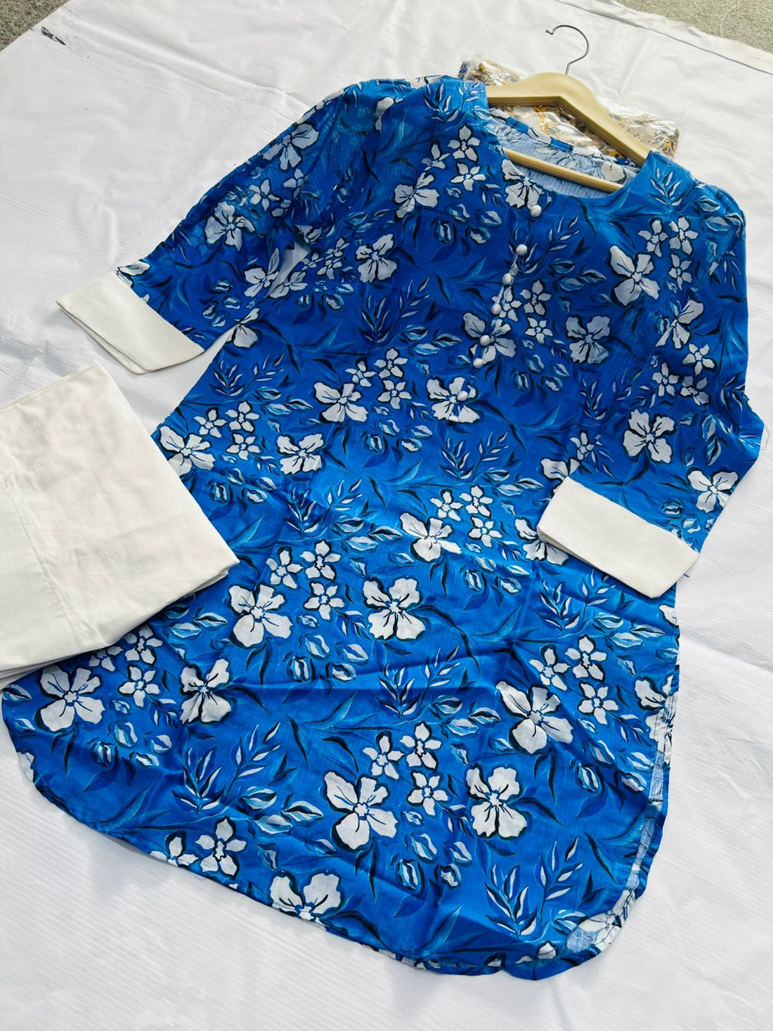 Snowdrift Blossom 2-Piece Stitched Suit